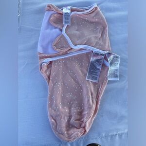 The Peanutshell Baby Swaddle | Size S/M 0-3 Months | Pink and White